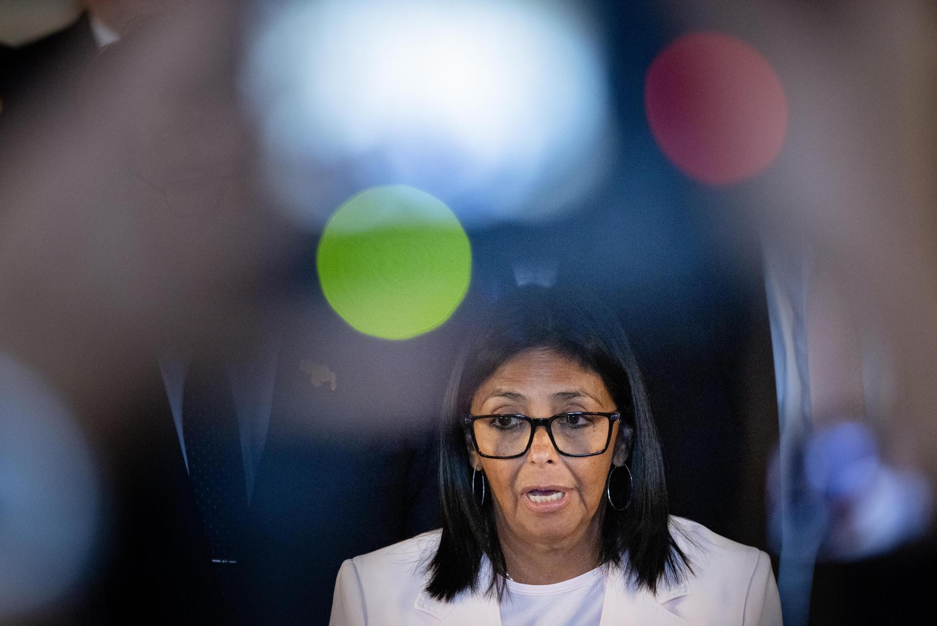 Delcy Rodríguez viajó a Países Bajos con autorización especial pese a sanciones UE