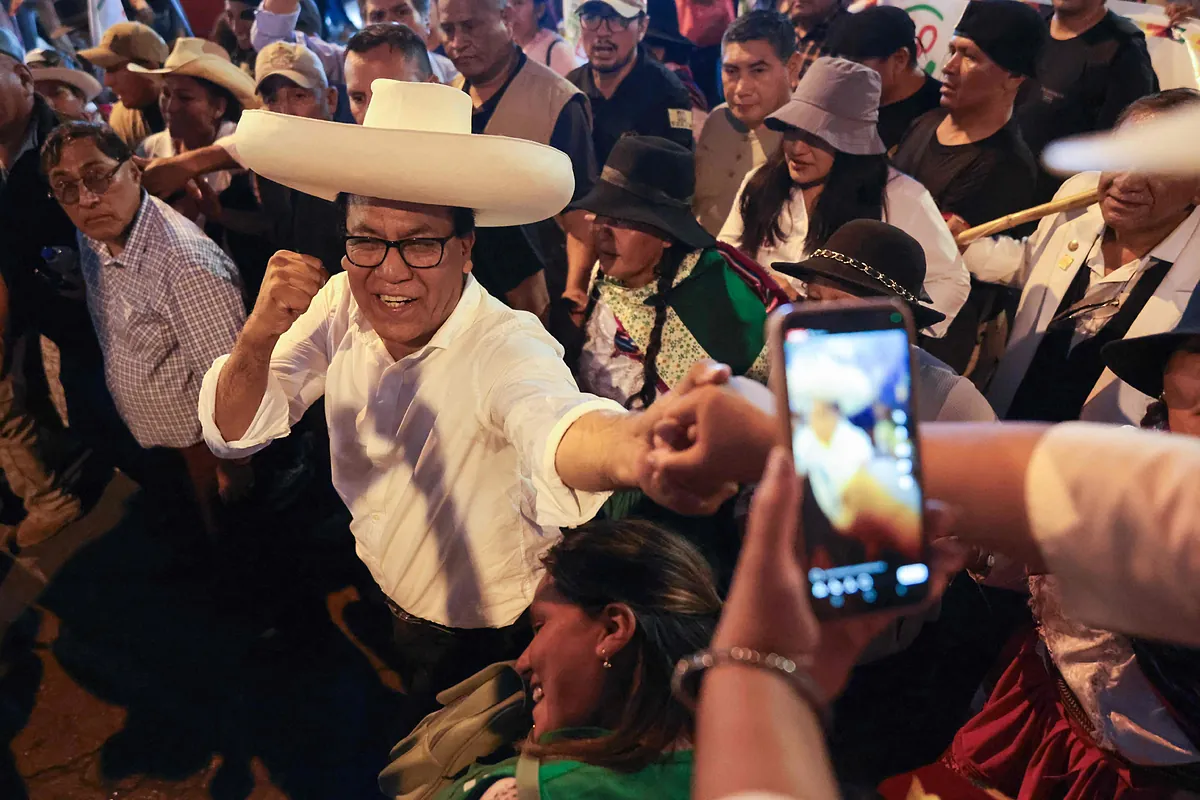 Perú en vilo: Sánchez y López Aliaga luchan por segunda vuelta