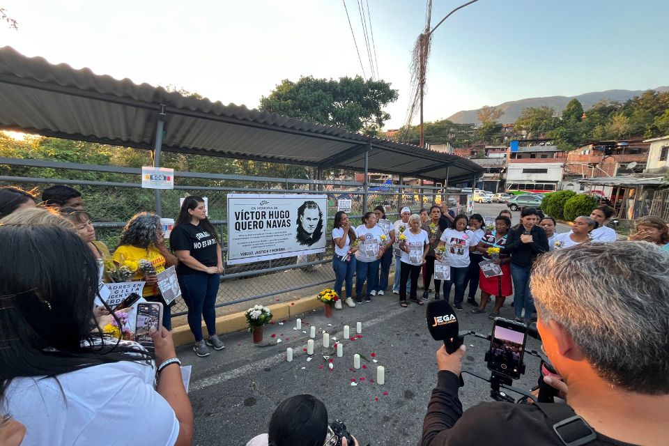 Familiares rinden homenaje a preso político fallecido en El Rodeo