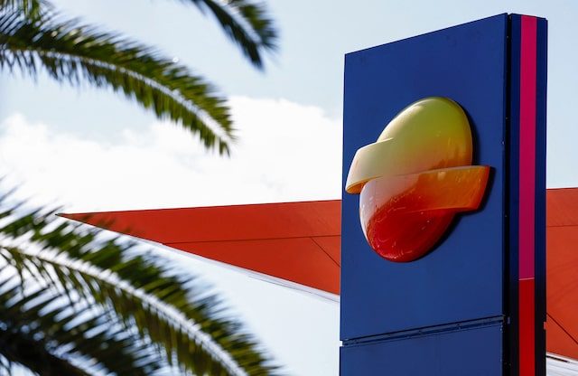 Primer barco con crudo venezolano llega a España como pago a Repsol