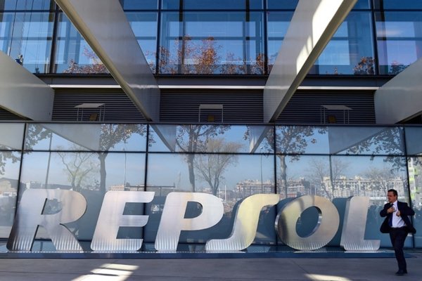Primer cargamento petróleo venezolano llega a España como pago a Repsol