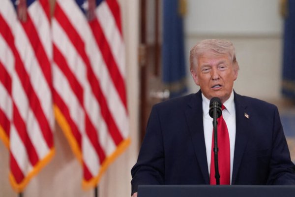 Trump celebra retorno petrolero en Venezuela y anuncia liberación de presos políticos