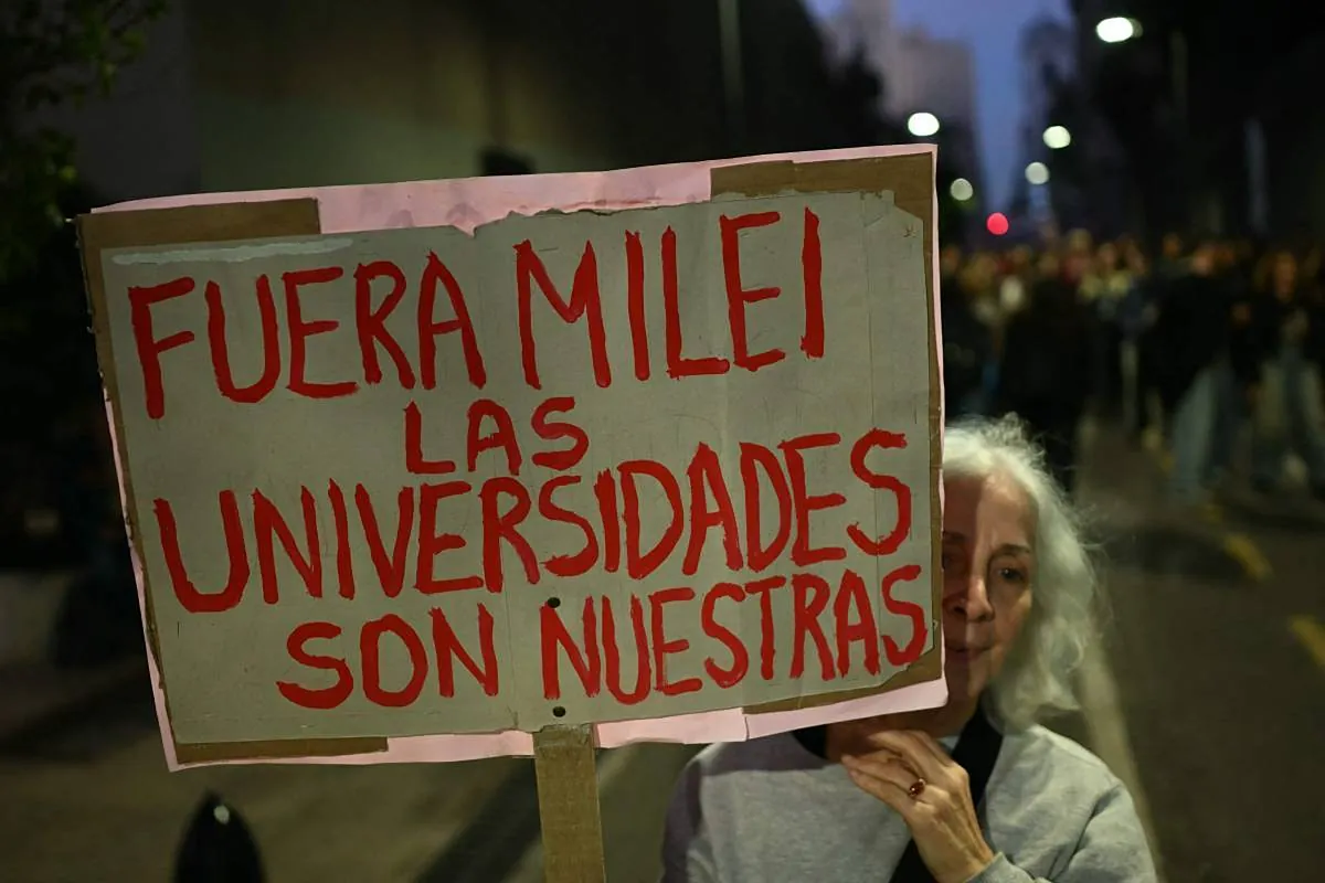 Masivas protestas desafían a Milei por incumplimiento de ley universitaria