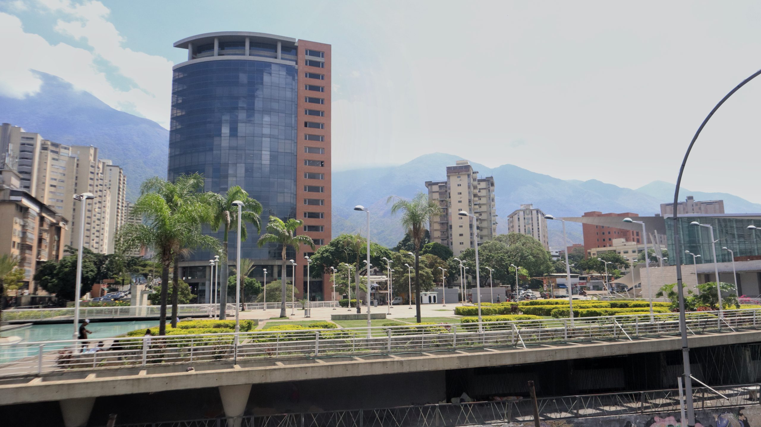 Cámara Inmobiliaria exige reformas legales para reactivar construcción en Venezuela