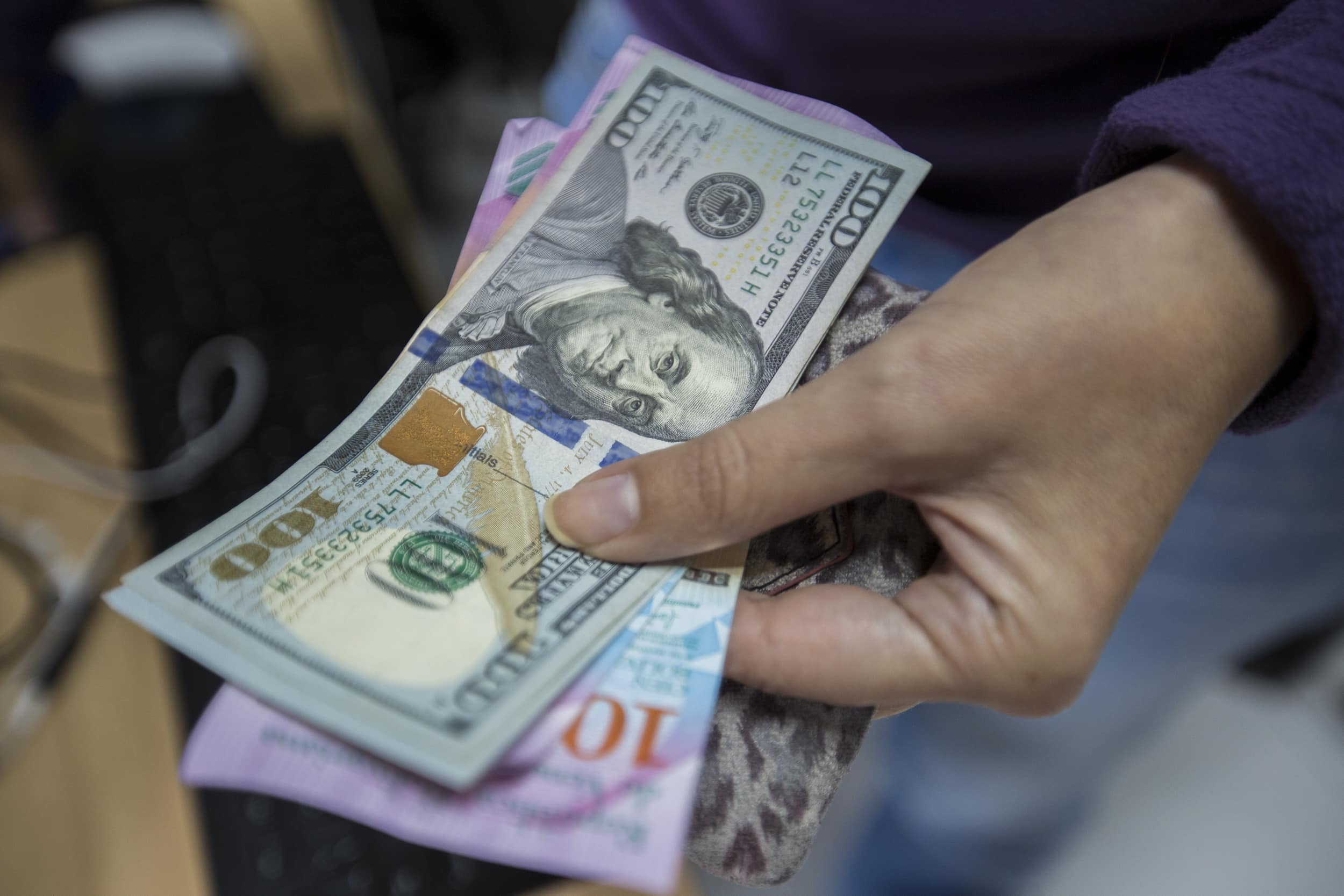 Dólar BCV rompe récord mientras euro roza nuevo tope histórico