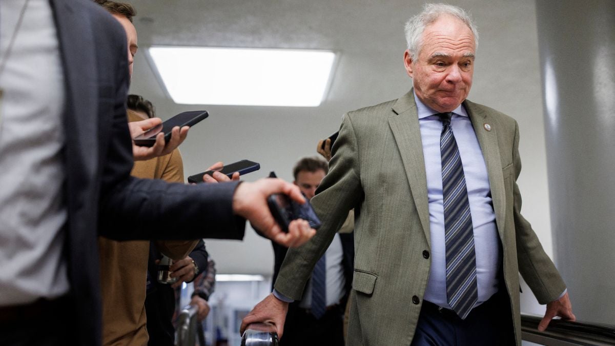 Senador demócrata Tim Kaine reclama prioridad al pueblo venezolano