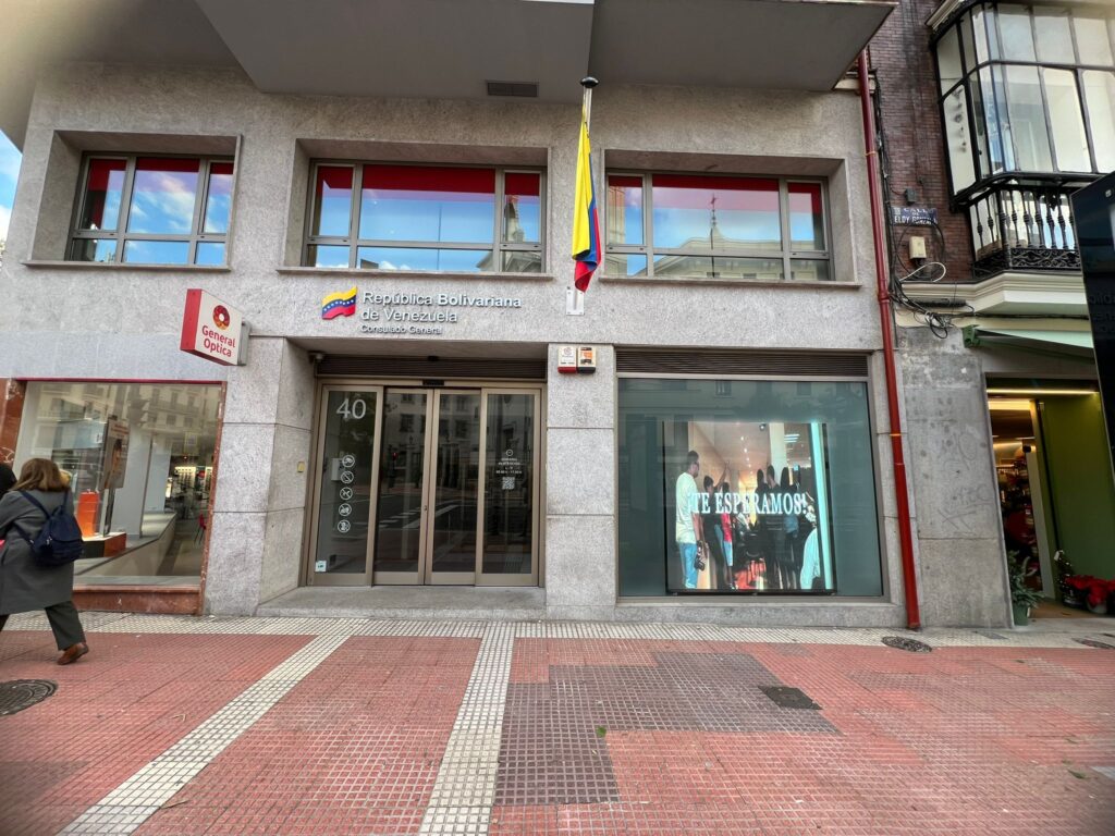 Venezolanos en Madrid exigen reapertura del registro electoral