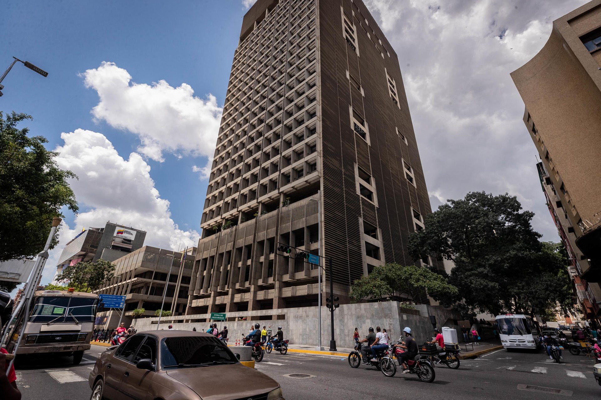 Venezuela inicia reestructuración de deuda pública con obstáculos pendientes