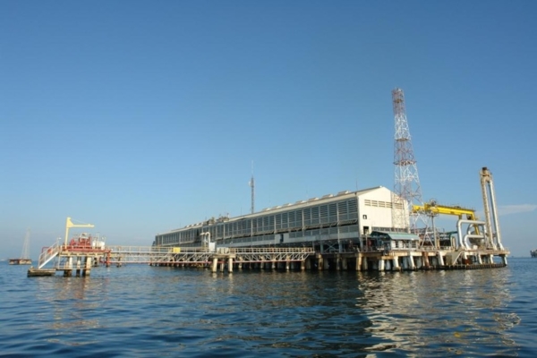Incendio afecta planta de gas en Lago de Maracaibo, Venezuela