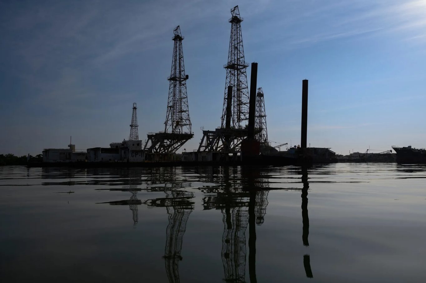 PDVSA distribuye proyecto de contrato para reactivar producción petrolera