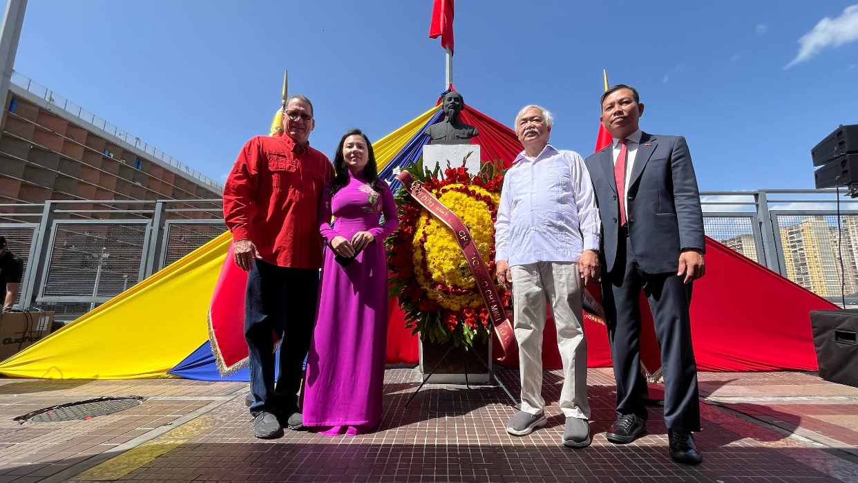 Venezuela y Vietnam honran a Ho Chi Minh en 136 aniversario