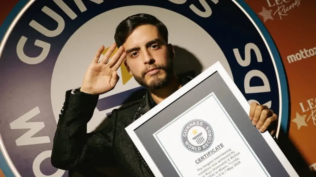 Venezolano César Ruiz establece récord Guinness maratón entrevistas