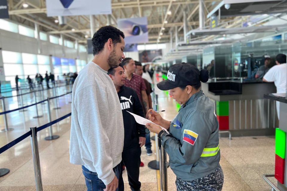 Estados Unidos deportó 471 migrantes venezolanos esta semana