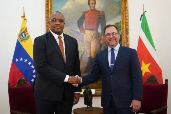 Venezuela y Surinam fortalecen cooperación en pesca, energía y transporte