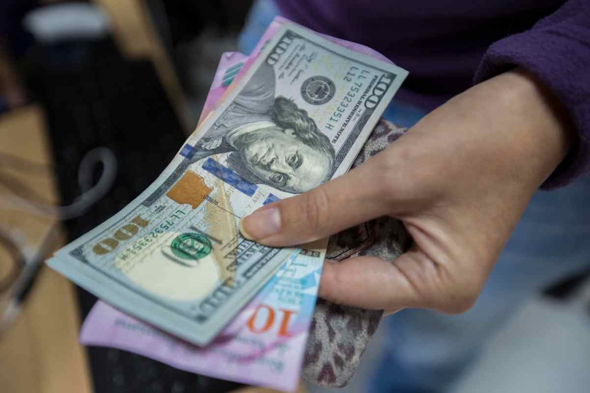 Dólar oficial sigue al alza y presiona economía venezolana