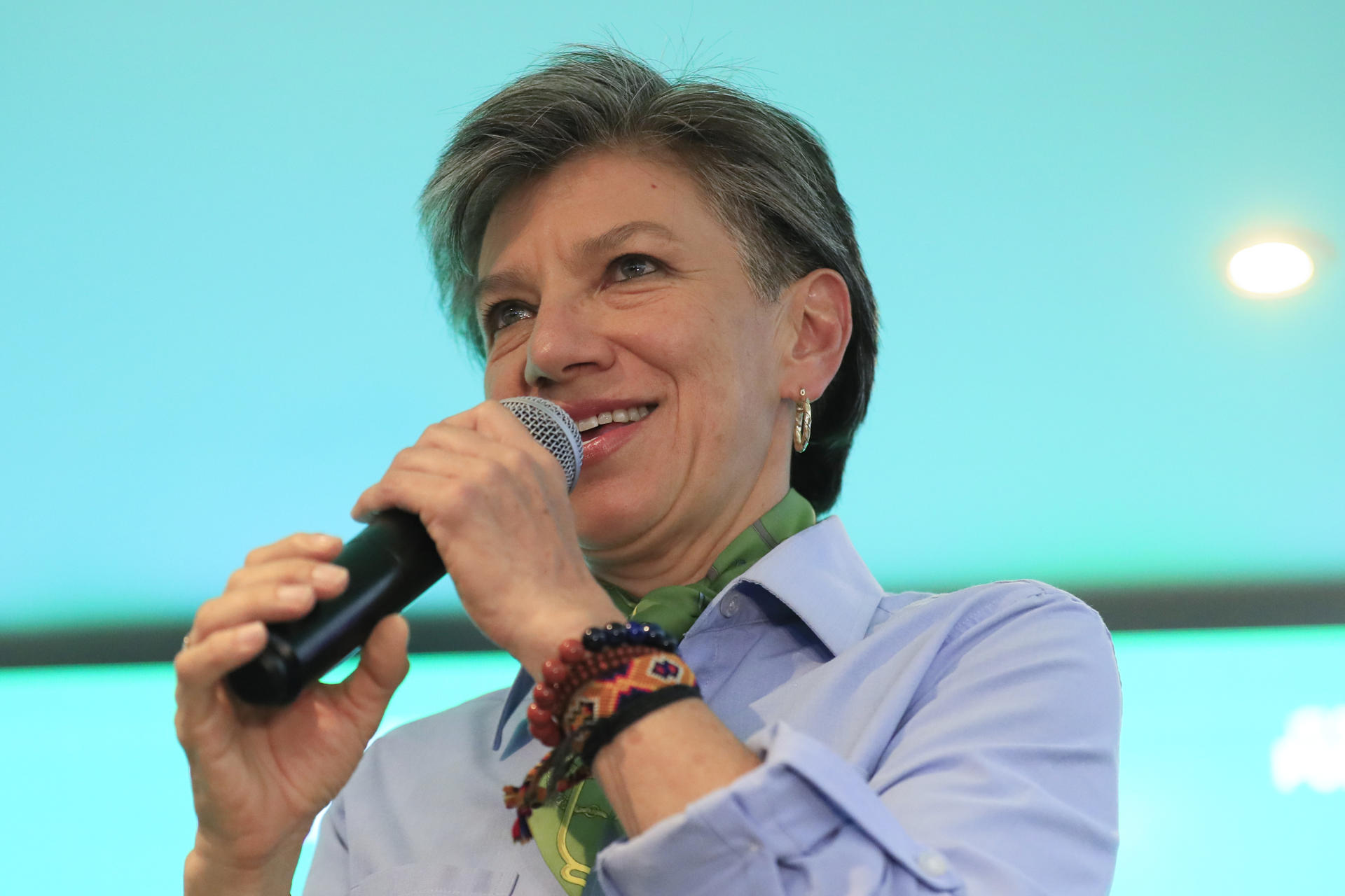 Claudia López defiende su gestión migratoria ante críticas de xenofobia