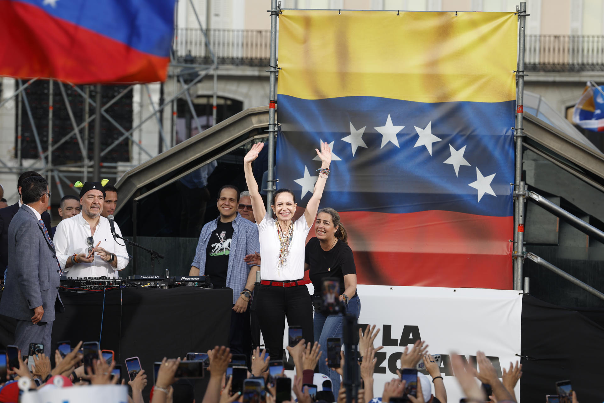 María Corina Machado visita Panamá para reunirse con presidente Mulino