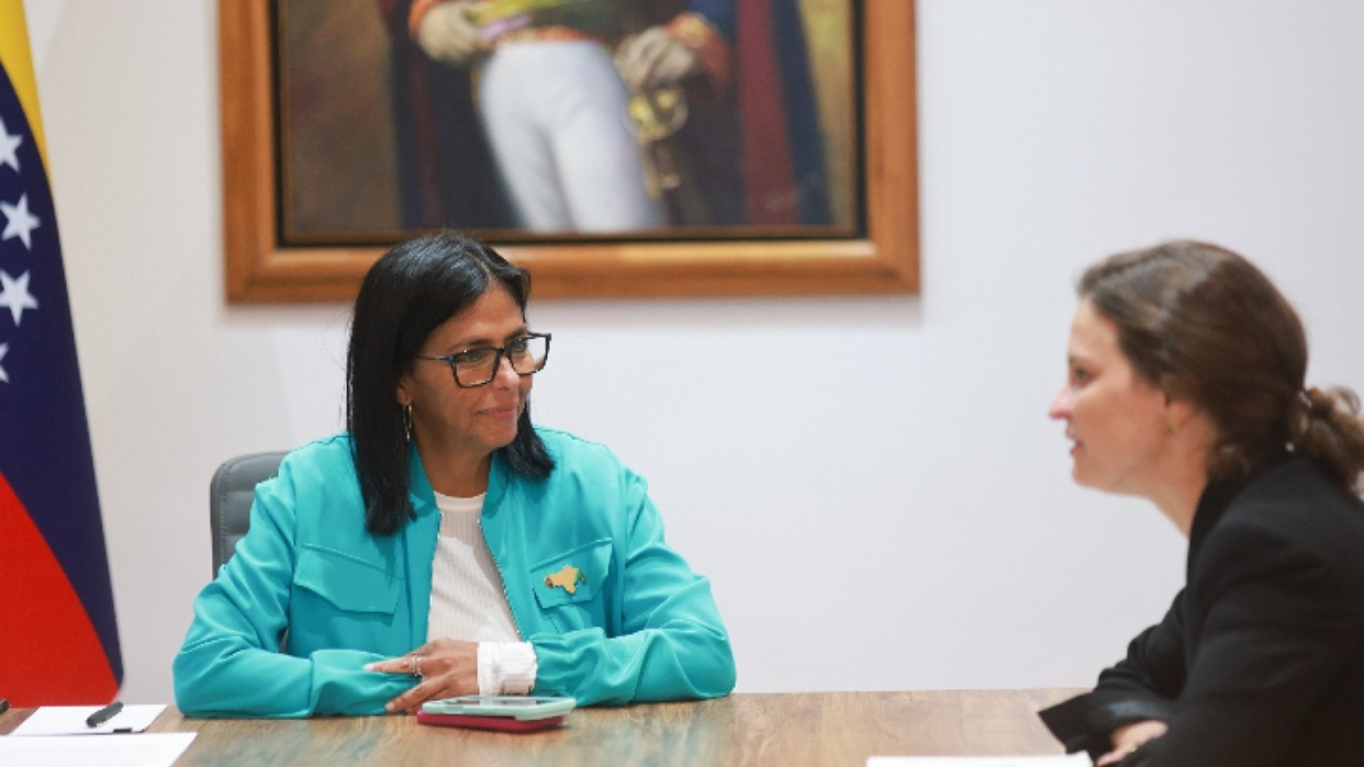 Delcy Rodríguez se reúne con Banco Mundial para discutir recuperación económica
