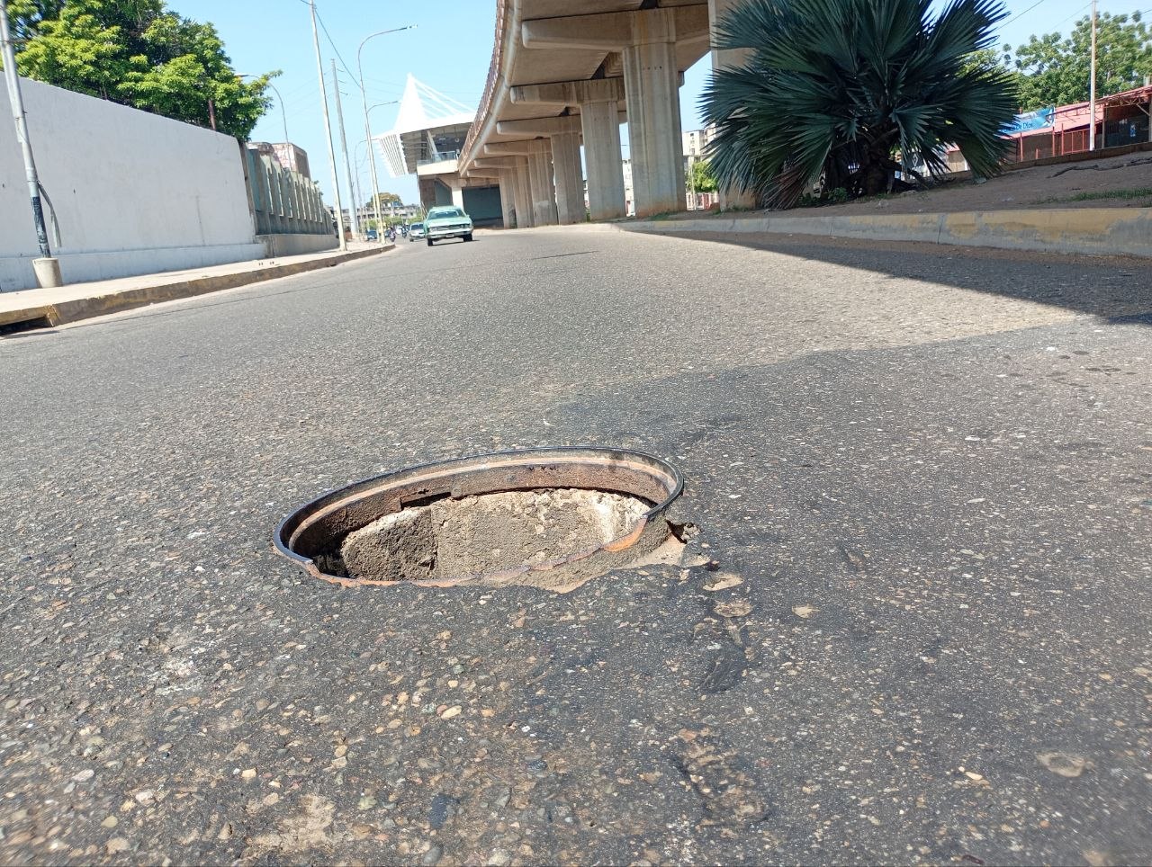 Alcantarillas sin tapas representan peligro mortal en avenida Sabaneta