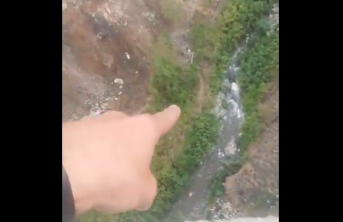 Hombre se lanza al vacío en autopista Caracas-La Guaira