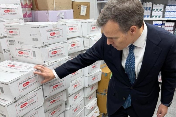 Barrett verifica beneficios de suministros médicos estadounidenses en Venezuela