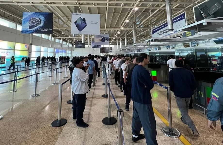Venezuela recibe vuelo con 133 migrantes repatriados desde Miami