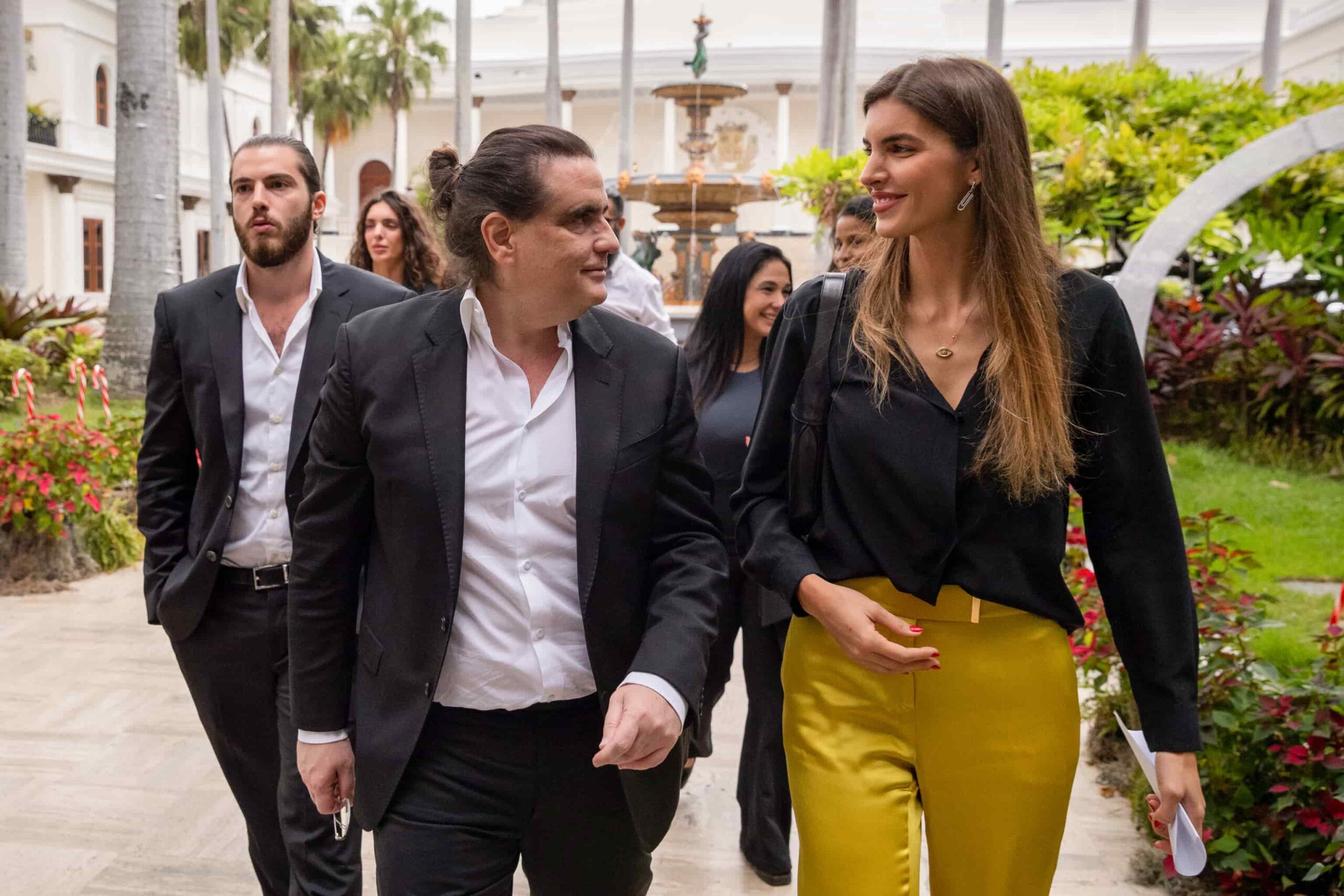 Cédulas venezolanas de allegados a Saab contradicen al chavismo