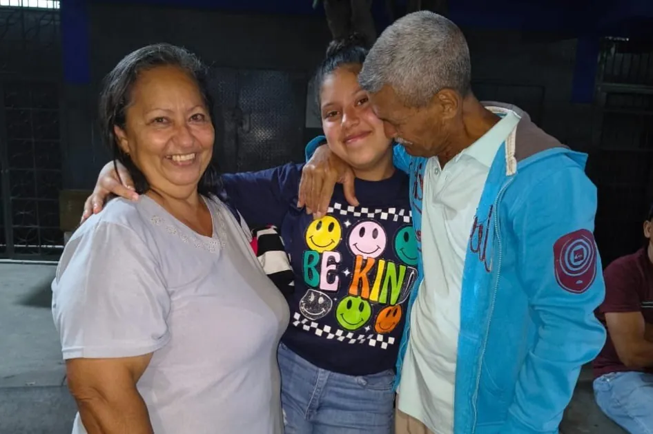 Chavismo excarcelan a niña y abuela tras muerte de activista