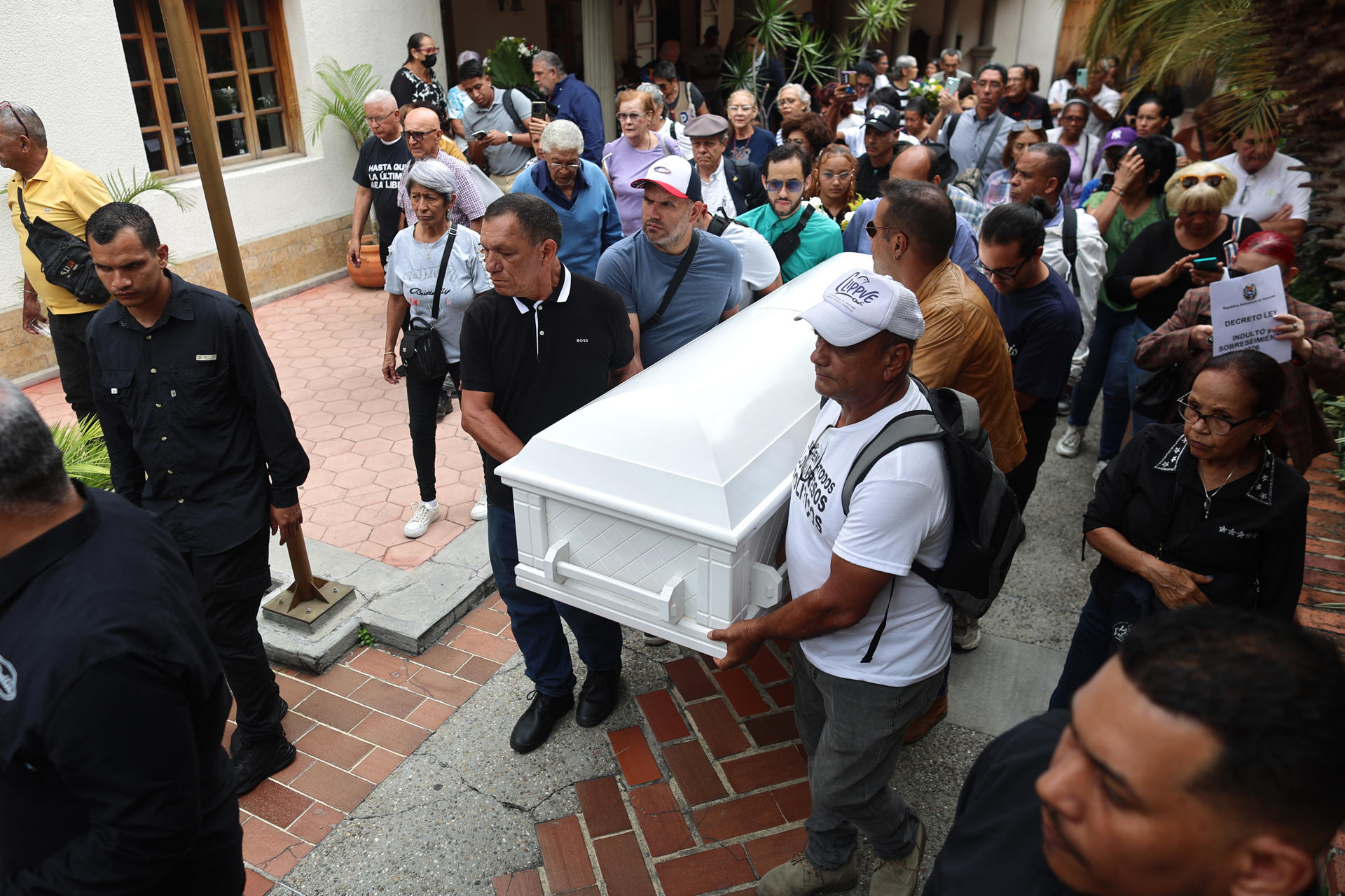 Restos de Carmen Teresa Navas trasladados al Cementerio del Este