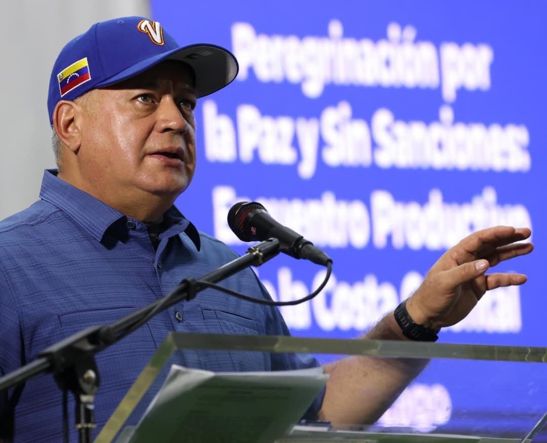 Diosdado Cabello imparte consejos convivencia tras persecución política