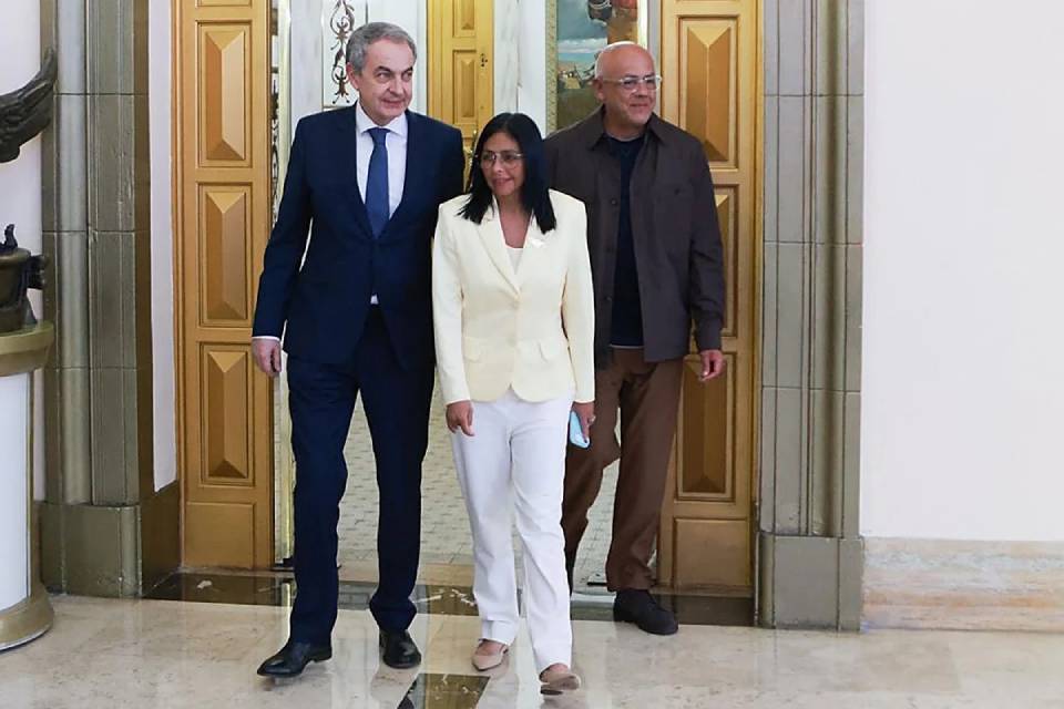 Zapatero imputado por tráfico de influencias en caso Plus Ultra venezolano