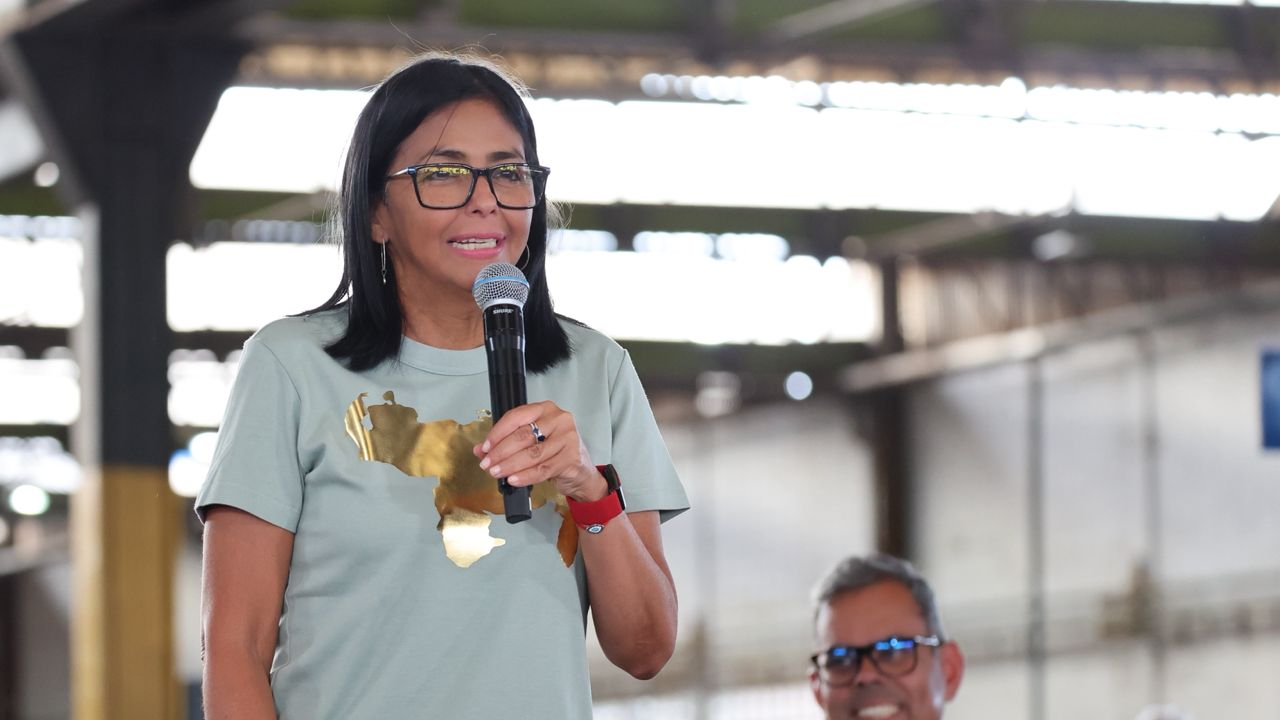 Delcy Rodríguez propone primer Encuentro Nacional de Economía Comunal
