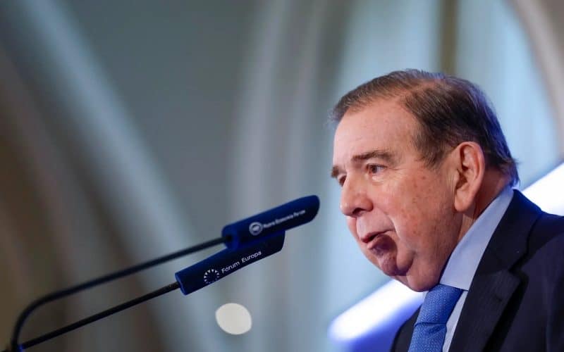 González: Libertad de policías es derecho, no favor del régimen