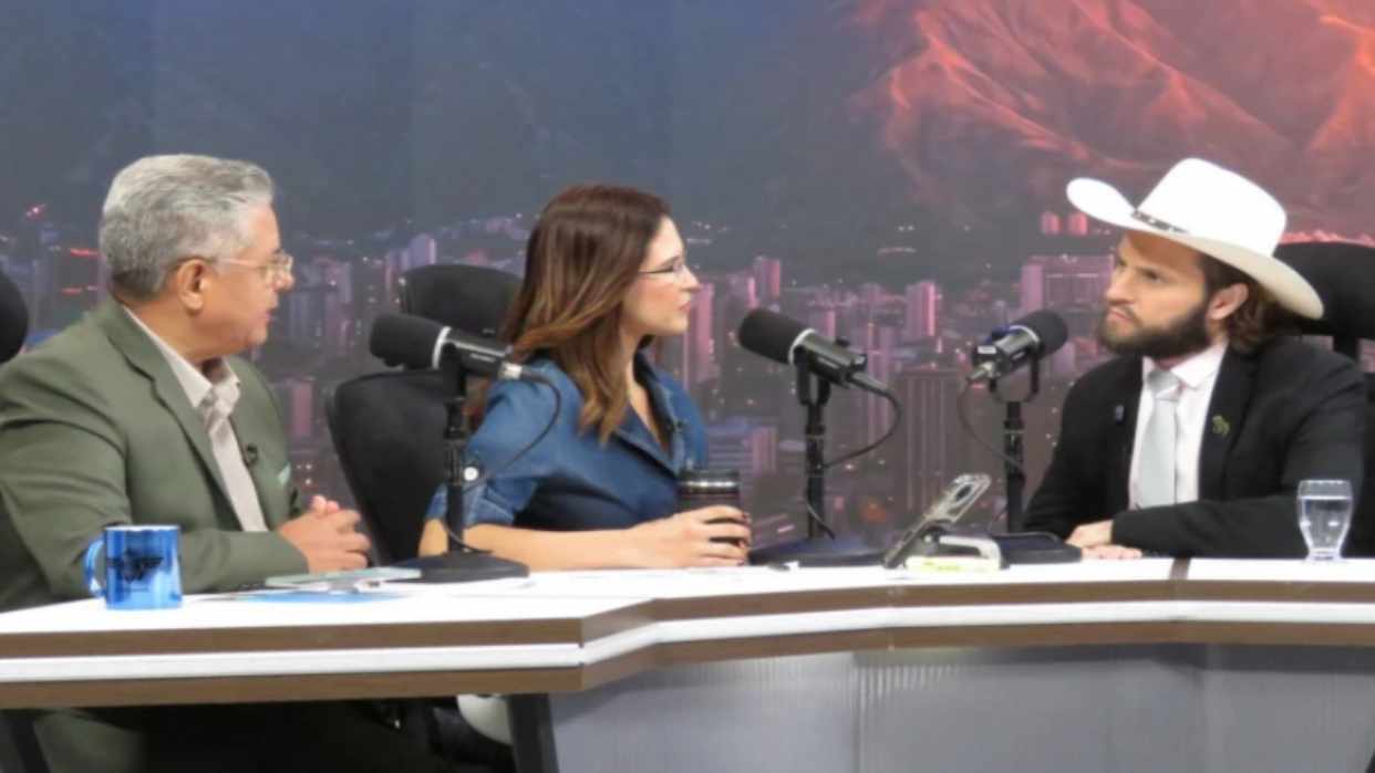 Diputado Algarra demanda refundación total del Poder Judicial