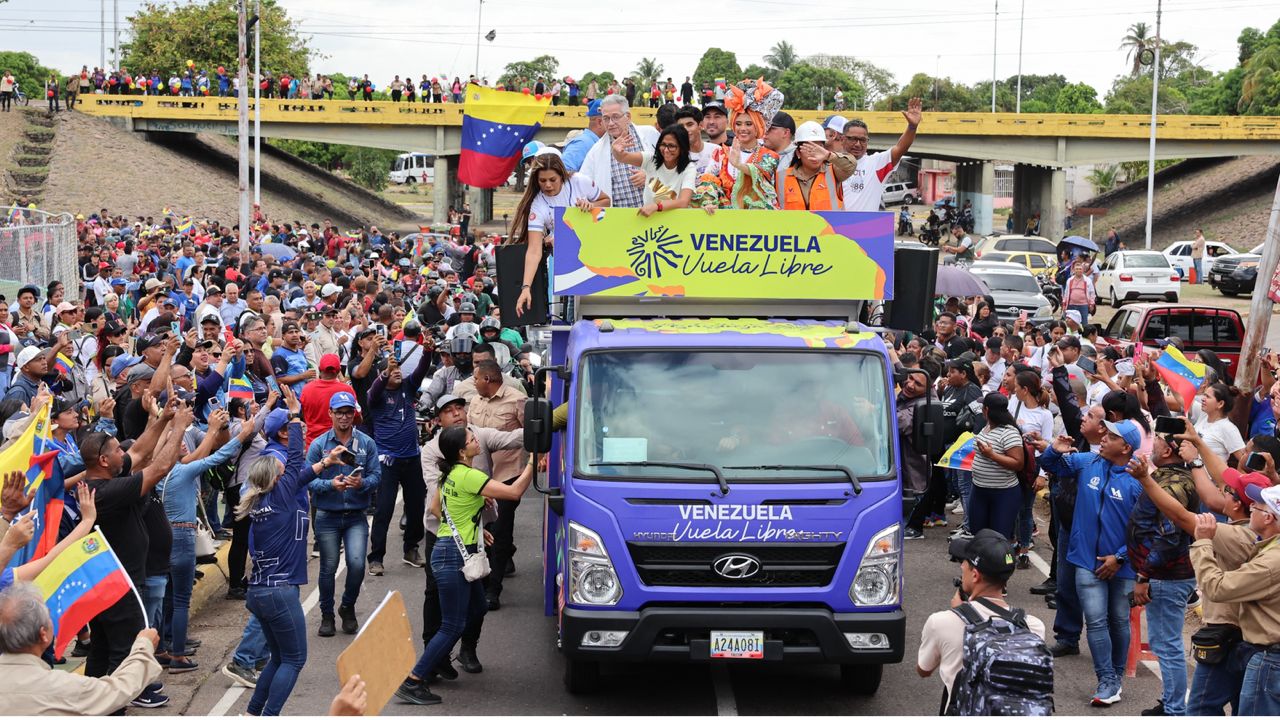 Delcy Rodríguez encabeza caravana de peregrinación económica en Bolívar