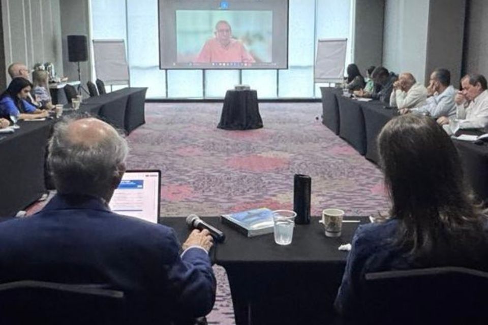 Plataforma Unitaria se reúne con María Corina Machado en Panamá