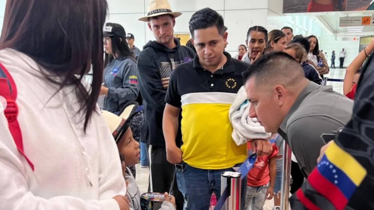 134 venezolanos regresan al país desde Panamá