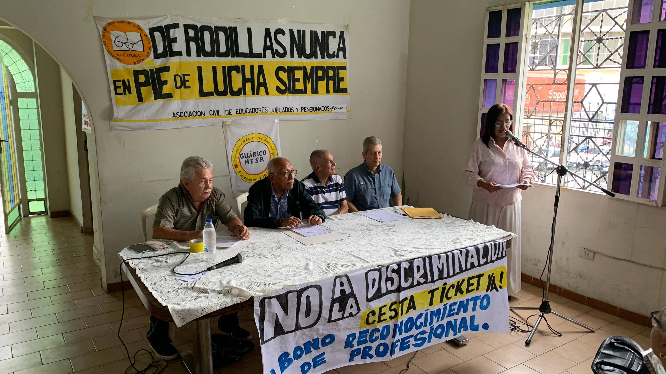 Crisis de medicinas: jubilados venezolanos eligen entre comer o medicarse