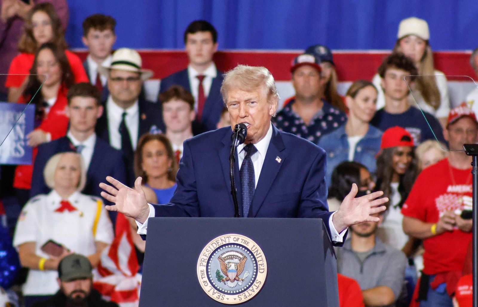 Trump afirma que petróleo venezolano compensó 25 veces guerra con Irán