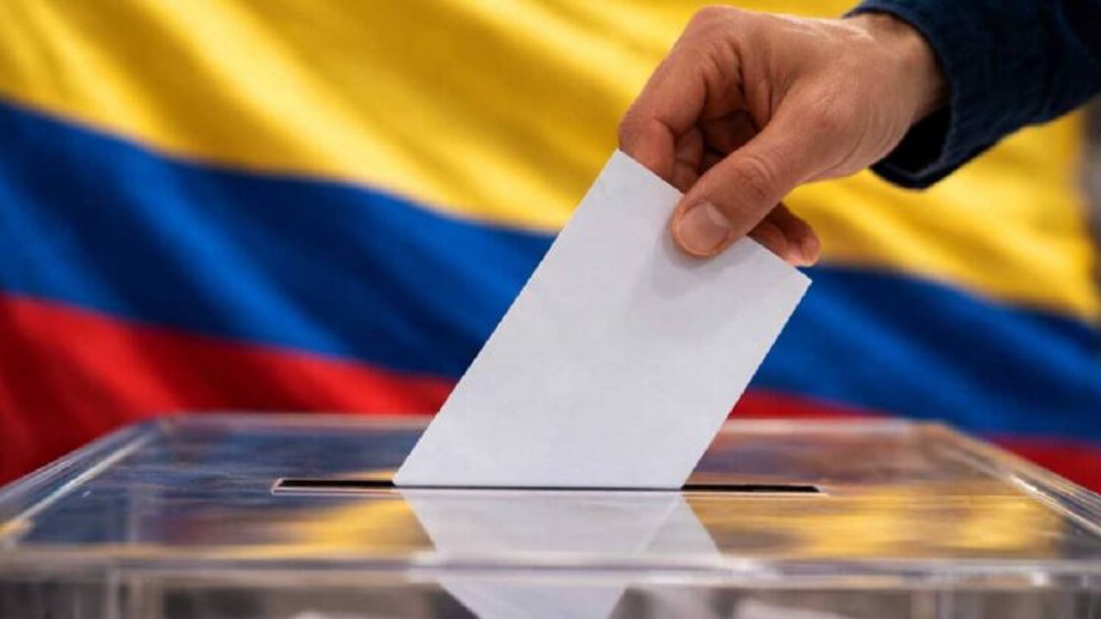 Venezuela recibe material electoral para presidenciales colombianas