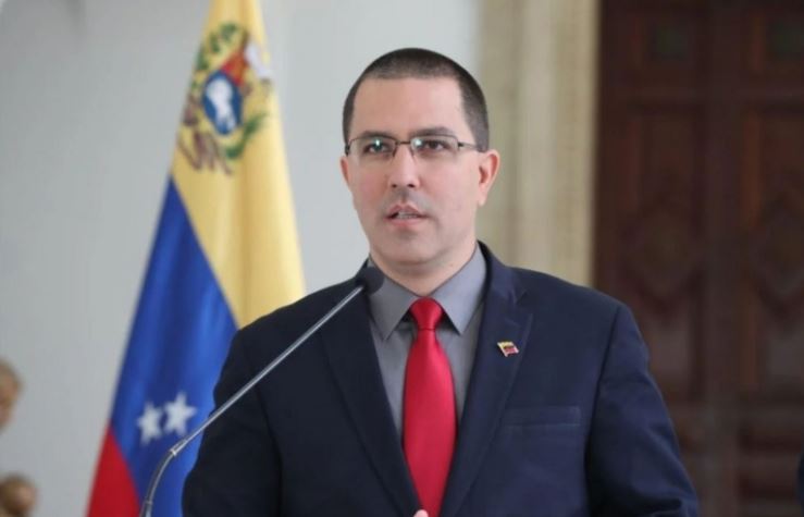 Arreaza expresa molestia simbólica ante ejercicio militar estadounidense en Caracas