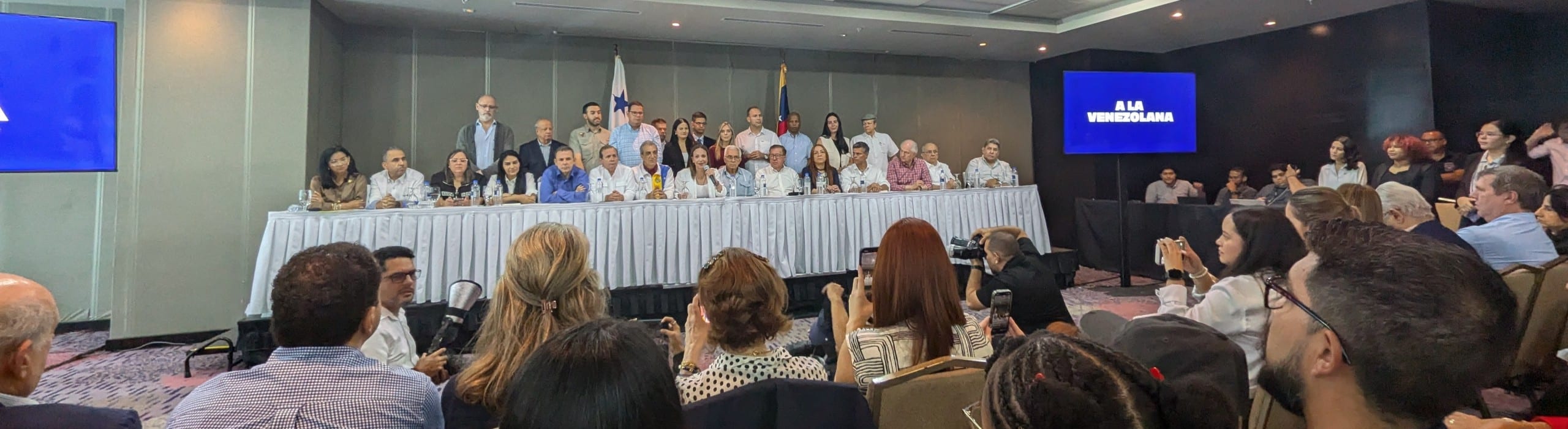 Oposición venezolana rediseña estrategia en cumbre de Panamá