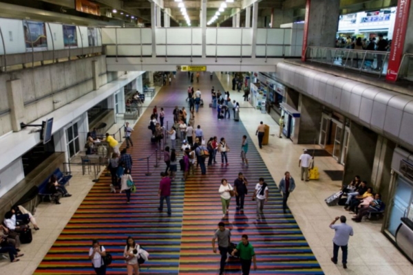 Venezuela refuerza vigilancia en aeropuertos y puertos por ébola