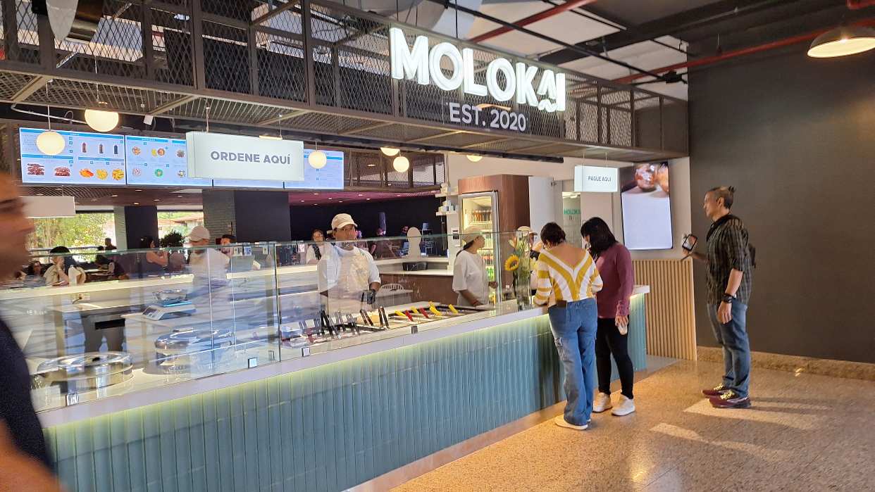Caracas Campus inaugura moderno food hall con seis opciones culinarias