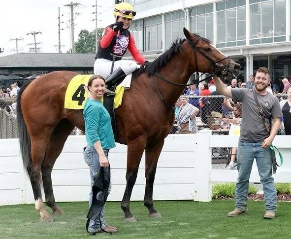 Yegua venezolana logra espectacular triplete en hipódromo estadounidense