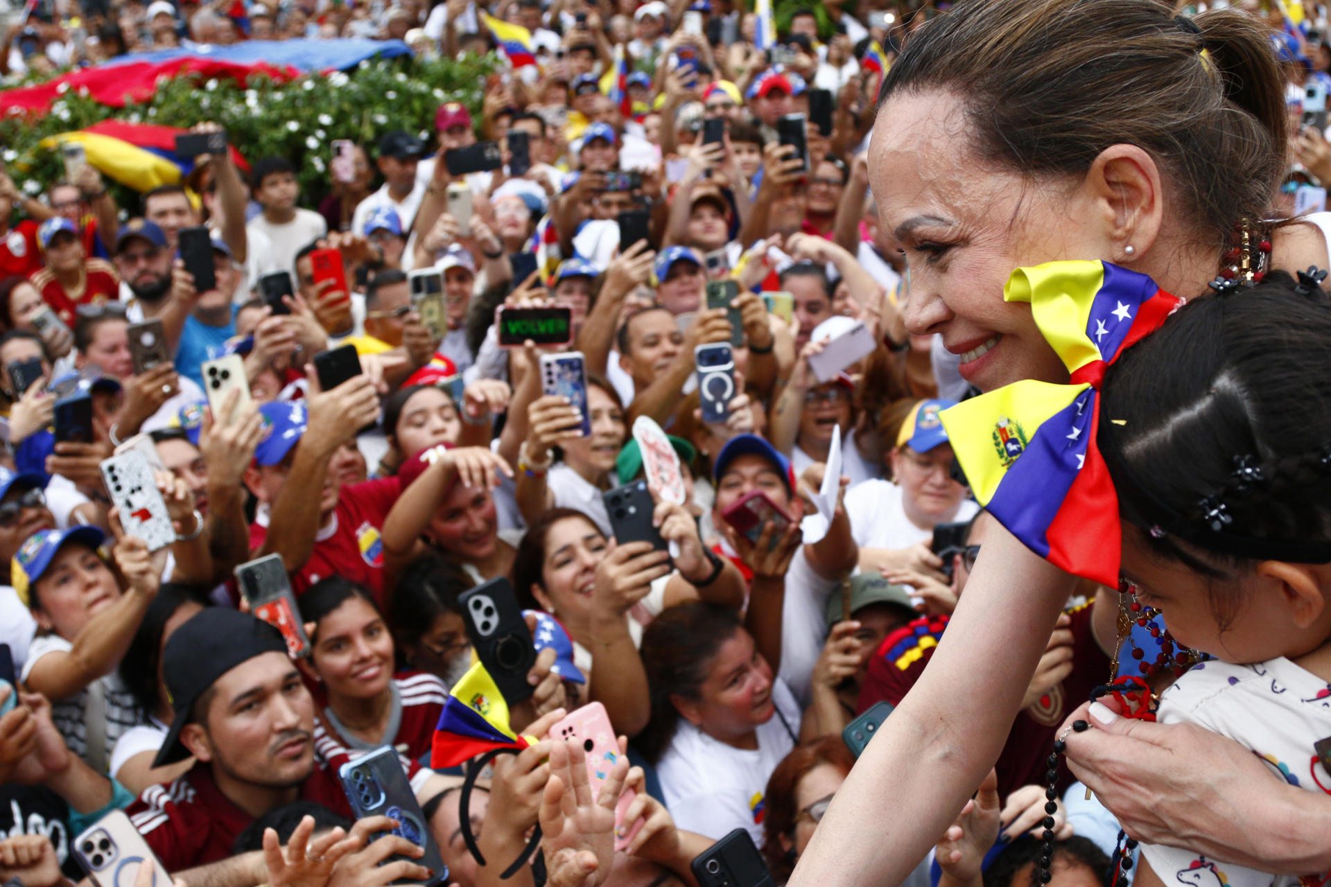 Niña migrante pide a María Corina conocer Venezuela con su gobierno