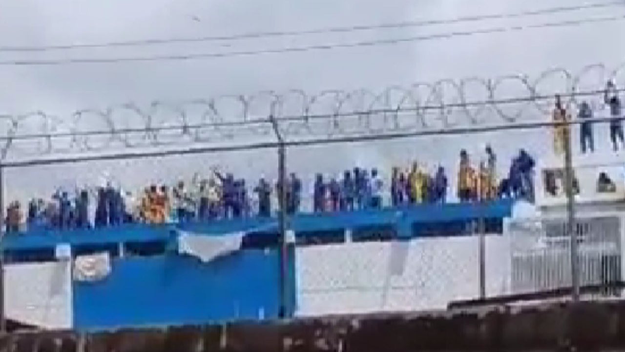 Cientos de presos se amotinan en cárcel de Barinas contra torturas