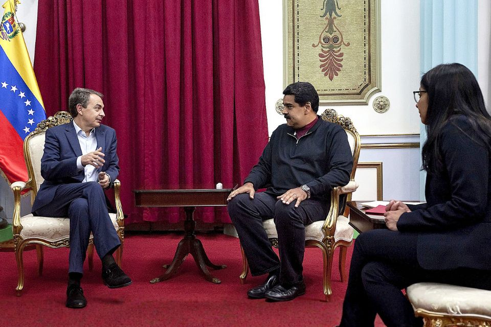 Libreta de testaferro de Zapatero incluía propuesta constitucional para Venezuela