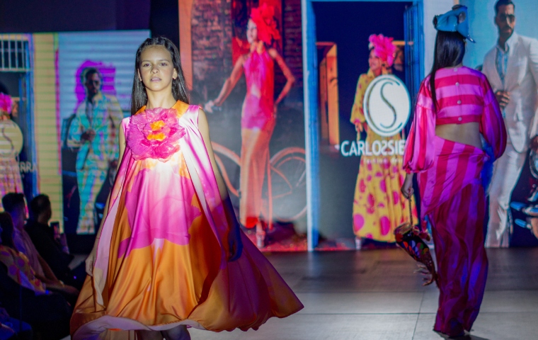 Runway Night Heroínas reunió 500 personas en pasarela con propósito