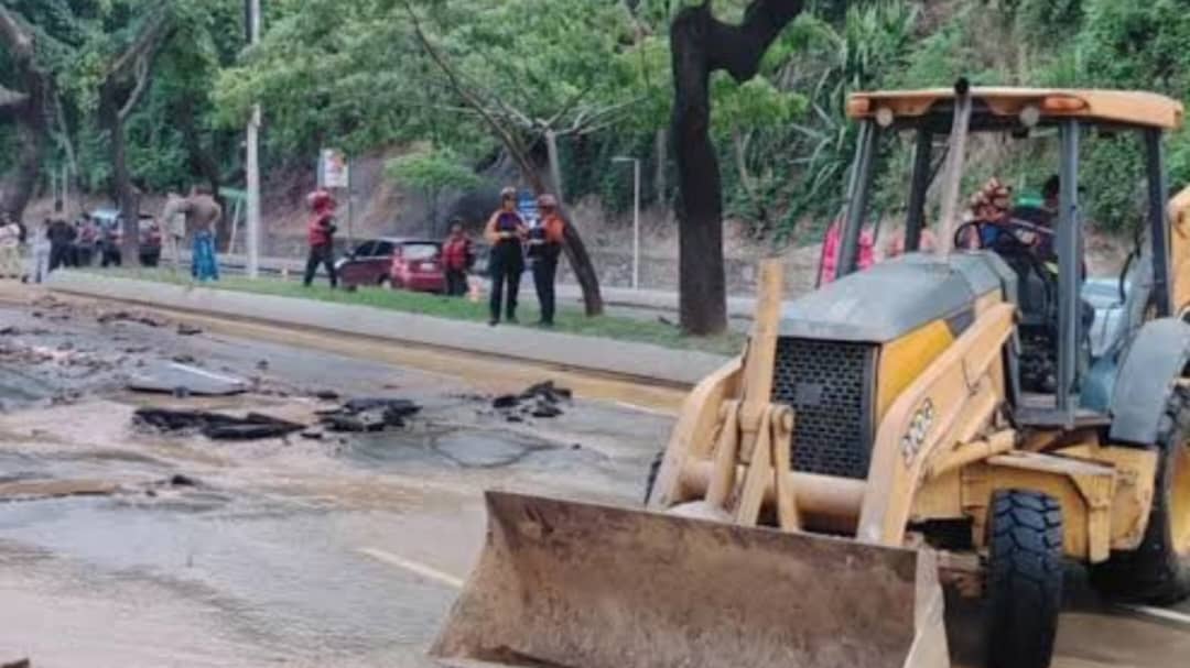 Hidroven culmina reparación de tubería matriz en El Cafetal